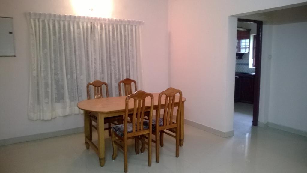 Indeevaram Apartments 可瓦兰 客房 照片